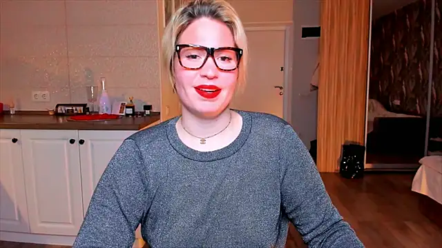 HotTiffani online show from 02.06.26