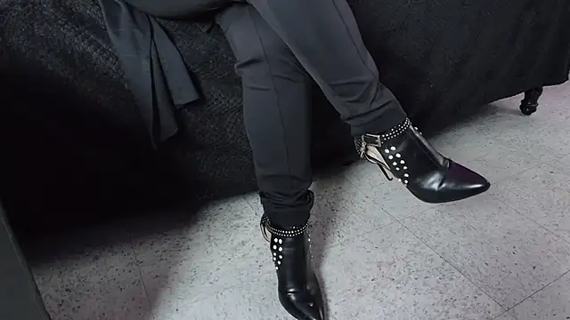  Jade 16 online show from 12.17.25