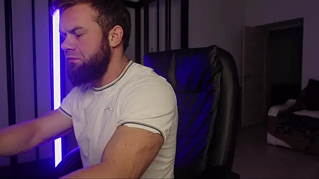 Snapshot of Tommy_Burnz chatting on 01.11.25 Tommy Burnz online show from 01.11.25