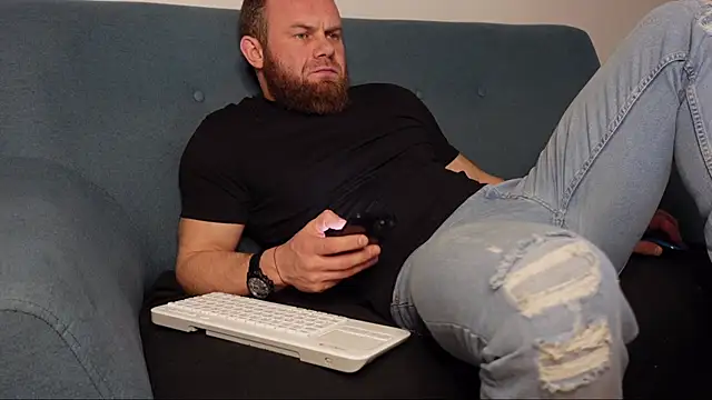 Snapshot of Tommy_Burnz chatting on 01.25.25 Tommy Burnz online show from 01.25.25