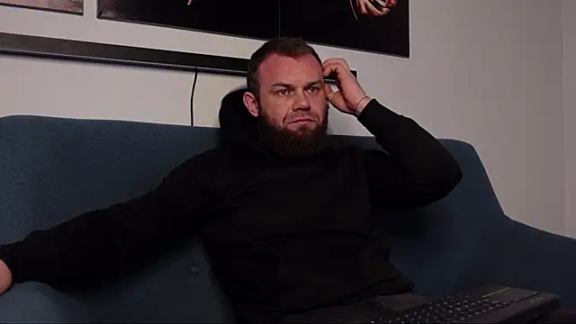 Snapshot of Tommy_Burnz chatting on 01.29.25 Tommy Burnz online show from 01.29.25