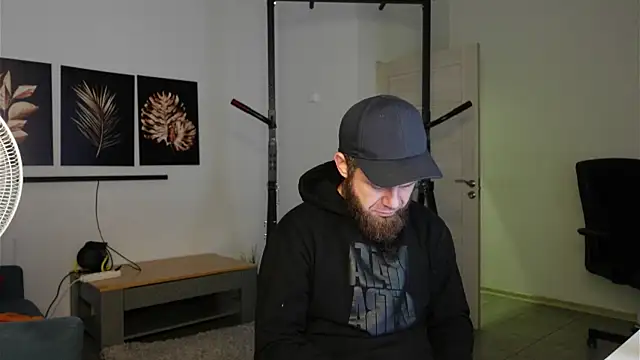 Snapshot of Tommy_Burnz chatting on 11.19.25 Tommy Burnz online show from 11.19.25