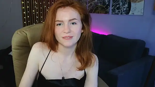 Snapshot of GingerArin chatting on 12.08.24 GingerArin online show from 12.08.24