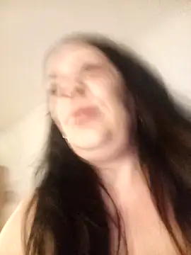 Snapshot of Leanne43 chatting on 04.18.26 Leanne43 online show from 04.18.26