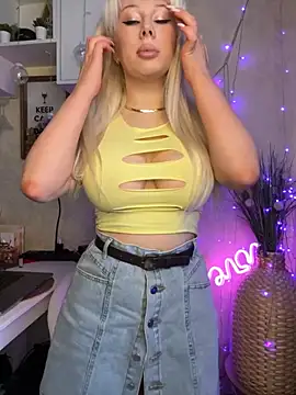 LaraHollywood online show from 03.05.26