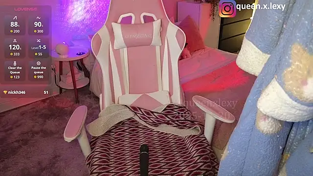 Snapshot of queenxlexy chatting on 11.20.25 queenxlexy online show from 11.20.25