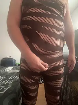 Snapshot of misterfield chatting on 11.24.25 misterfield online show from 11.24.25