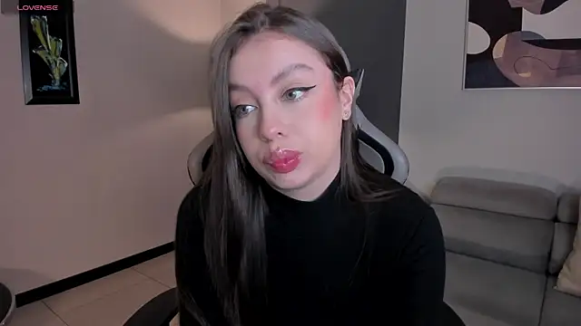 EllaClark online show from 09.29.25