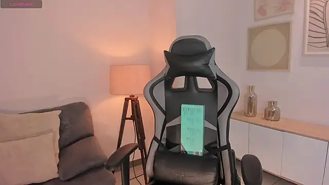 EllaClark online show from 10.03.25