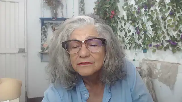 Snapshot of FunnyGrandma chatting on 12.04.24 FunnyGrandma online show from 12.04.24