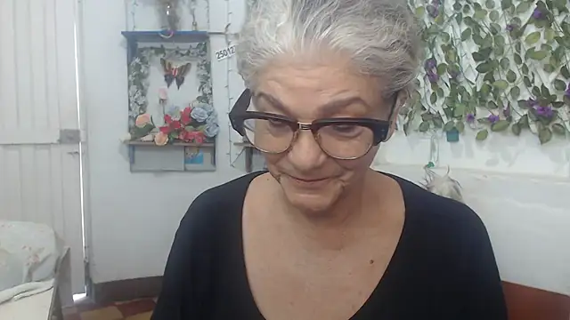 Snapshot of FunnyGrandma chatting on 12.05.24 FunnyGrandma online show from 12.05.24