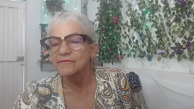 Snapshot of FunnyGrandma chatting on 12.07.24 FunnyGrandma online show from 12.07.24
