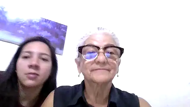 Snapshot of FunnyGrandma chatting on 12.07.24 FunnyGrandma online show from 12.07.24