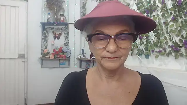 Snapshot of FunnyGrandma chatting on 12.09.24 FunnyGrandma online show from 12.09.24