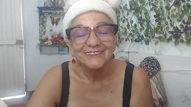 Snapshot of FunnyGrandma chatting on 12.11.24 FunnyGrandma online show from 12.11.24