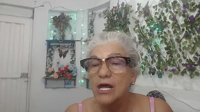 Snapshot of FunnyGrandma chatting on 12.13.24 FunnyGrandma online show from 12.13.24