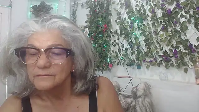 Snapshot of FunnyGrandma chatting on 12.13.24 FunnyGrandma online show from 12.13.24