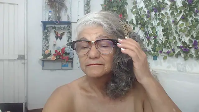 Snapshot of FunnyGrandma chatting on 12.15.24 FunnyGrandma online show from 12.15.24