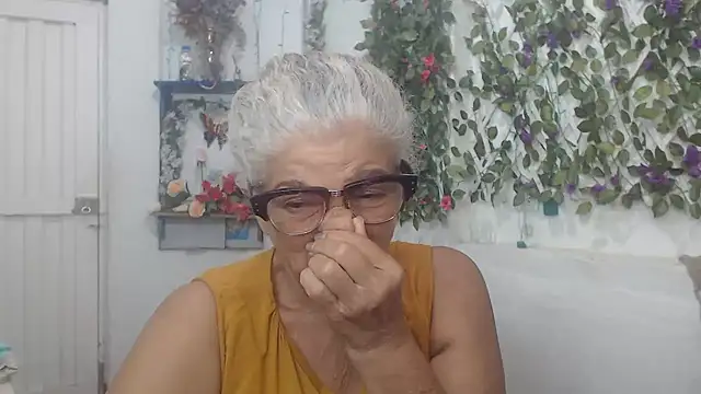 Snapshot of FunnyGrandma chatting on 12.17.24 FunnyGrandma online show from 12.17.24