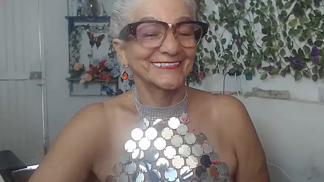 Snapshot of FunnyGrandma chatting on 12.21.24 FunnyGrandma online show from 12.21.24