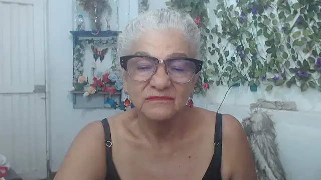 Snapshot of FunnyGrandma chatting on 12.22.24 FunnyGrandma online show from 12.22.24