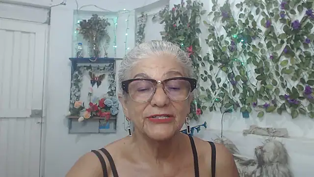 Snapshot of FunnyGrandma chatting on 12.22.24 FunnyGrandma online show from 12.22.24