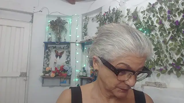 Snapshot of FunnyGrandma chatting on 12.24.24 FunnyGrandma online show from 12.24.24