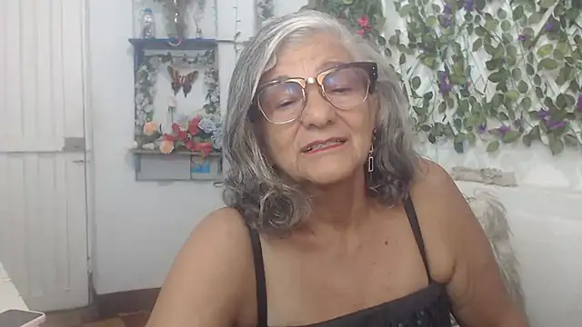 Snapshot of FunnyGrandma chatting on 12.24.24 FunnyGrandma online show from 12.24.24