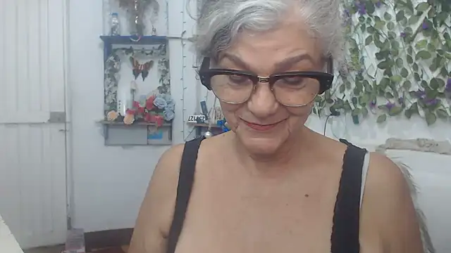 Snapshot of FunnyGrandma chatting on 12.26.24 FunnyGrandma online show from 12.26.24