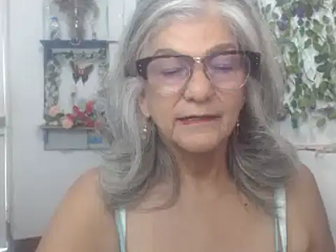 Snapshot of FunnyGrandma chatting on 12.28.24 FunnyGrandma online show from 12.28.24