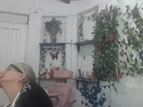 Snapshot of FunnyGrandma chatting on 01.08.25 FunnyGrandma online show from 01.08.25