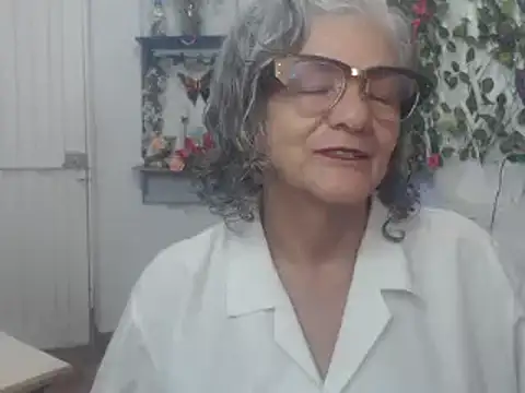 Snapshot of FunnyGrandma chatting on 01.09.25 FunnyGrandma online show from 01.09.25