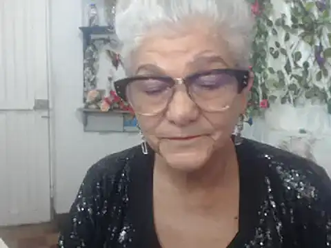 Snapshot of FunnyGrandma chatting on 01.11.25 FunnyGrandma online show from 01.11.25