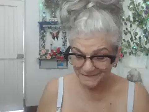 Snapshot of FunnyGrandma chatting on 01.11.25 FunnyGrandma online show from 01.11.25