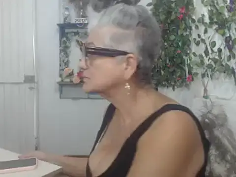 Snapshot of FunnyGrandma chatting on 01.16.25 FunnyGrandma online show from 01.16.25