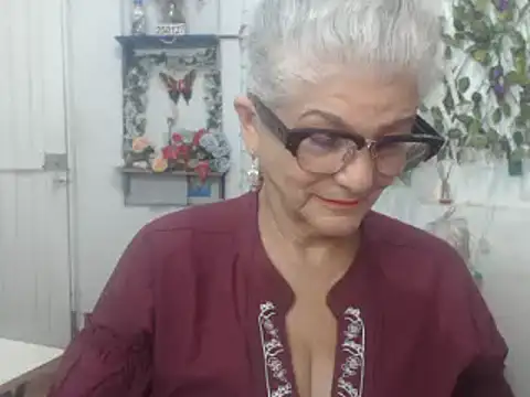 Snapshot of FunnyGrandma chatting on 01.19.25 FunnyGrandma online show from 01.19.25