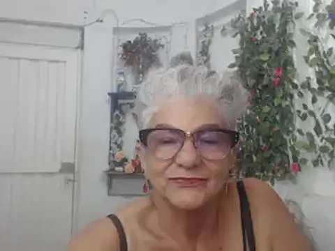 Snapshot of FunnyGrandma chatting on 01.26.25 FunnyGrandma online show from 01.26.25