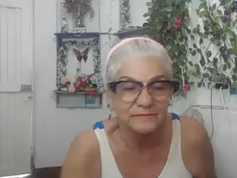 Snapshot of FunnyGrandma chatting on 01.27.25 FunnyGrandma online show from 01.27.25