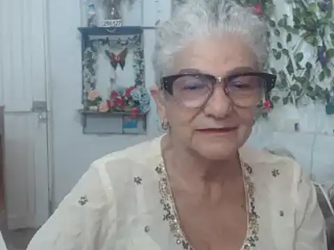 Snapshot of FunnyGrandma chatting on 02.02.25 FunnyGrandma online show from 02.02.25