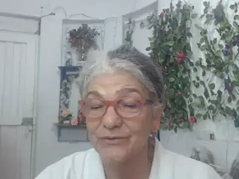 Snapshot of FunnyGrandma chatting on 02.02.25 FunnyGrandma online show from 02.02.25