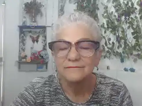 Snapshot of FunnyGrandma chatting on 02.03.25 FunnyGrandma online show from 02.03.25