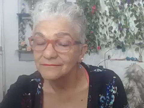 Snapshot of FunnyGrandma chatting on 02.08.25 FunnyGrandma online show from 02.08.25