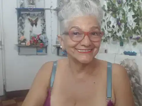 Snapshot of FunnyGrandma chatting on 02.08.25 FunnyGrandma online show from 02.08.25