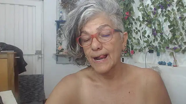 Snapshot of FunnyGrandma chatting on 02.12.25 FunnyGrandma online show from 02.12.25