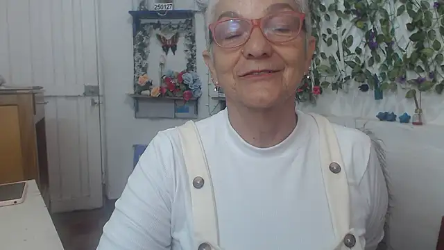 Snapshot of FunnyGrandma chatting on 02.13.25 FunnyGrandma online show from 02.13.25
