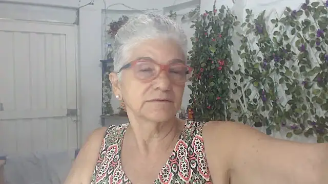 Snapshot of FunnyGrandma chatting on 02.15.25 FunnyGrandma online show from 02.15.25