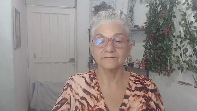 Snapshot of FunnyGrandma chatting on 02.18.25 FunnyGrandma online show from 02.18.25