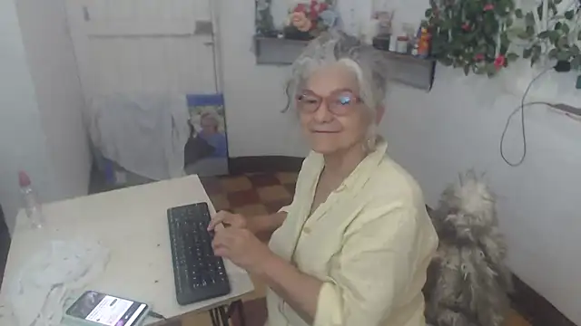 Snapshot of FunnyGrandma chatting on 02.20.25 FunnyGrandma online show from 02.20.25