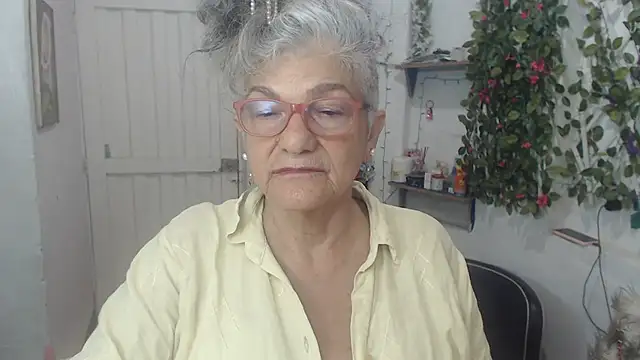 Snapshot of FunnyGrandma chatting on 03.10.25 FunnyGrandma online show from 03.10.25