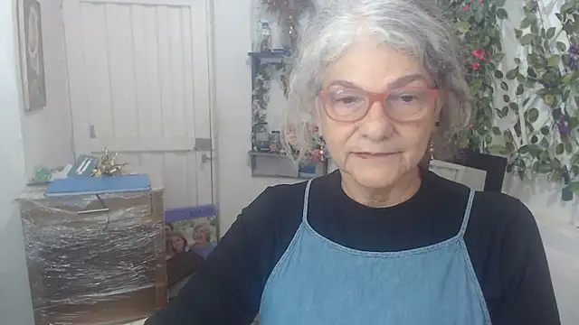 Snapshot of FunnyGrandma chatting on 03.12.25 FunnyGrandma online show from 03.12.25